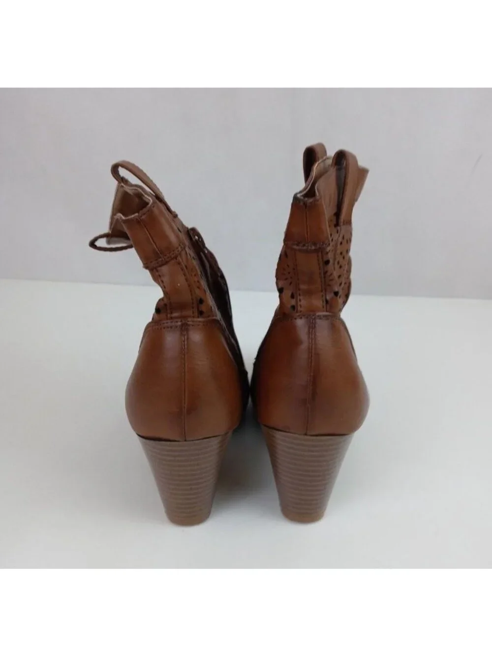 Charming Charlie Brown Leather Floral Etched Ankle Boots Botties Size 6M